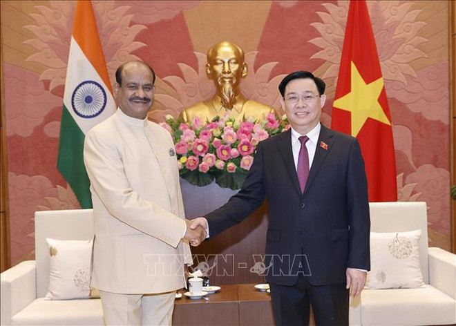 Le président de la Chambre basse indienne termine avec succès sa visite officielle au Vietnam ảnh 1 Le président de la Chambre basse indienne termine avec succès sa visite officielle au Vietnam ảnh 1