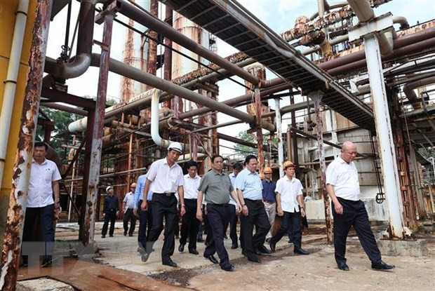 Le PM visite l’usine d’engrais azotés Ha Bac à Bac Giang ảnh 1 Le PM visite l’usine d’engrais azotés Ha Bac à Bac Giang ảnh 1
