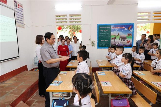 Le PM examine les préparatifs de la nouvelle année scolaire à Phu Tho ảnh 1 Le PM examine les préparatifs de la nouvelle année scolaire à Phu Tho ảnh 1