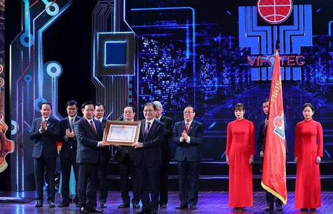 Le président de l’Assemblée nationale à une cérémonie de remise de prix scientifiques ảnh 1 Le président de l’Assemblée nationale à une cérémonie de remise de prix scientifiques ảnh 1