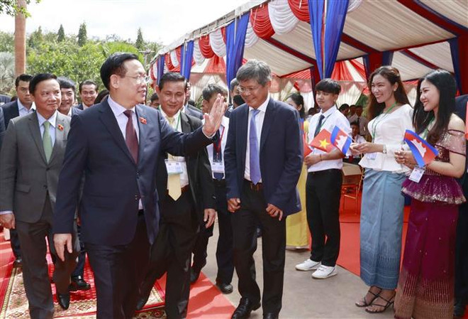 Le président de l’Assemblée nationale se rend dans la province cambodgienne de Kampong Thom ảnh 2 Le président de l’Assemblée nationale se rend dans la province cambodgienne de Kampong Thom ảnh 2