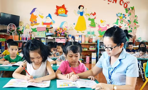 Inclusion de contenus sur les droits de l'homme dans les programmes d'enseignement ảnh 2