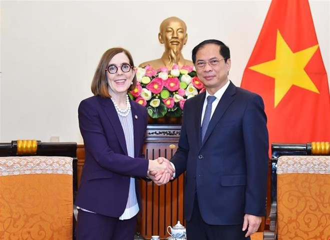 Le vice-Premier ministre Pham Binh Minh reçoit la gouverneure de l’Oregon ảnh 2 Le vice-Premier ministre Pham Binh Minh reçoit la gouverneure de l’Oregon ảnh 2