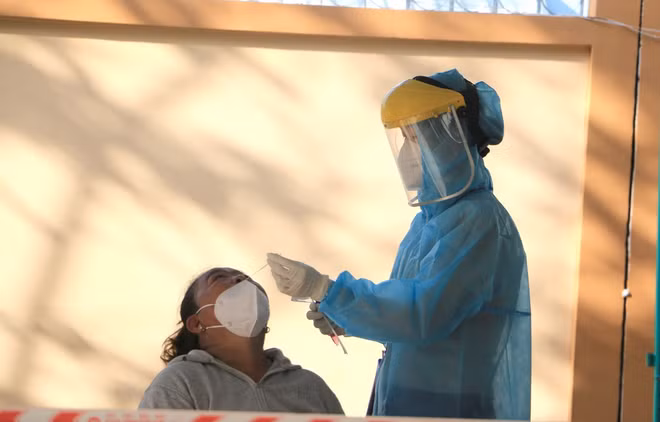 COVID-19: Le total s’établit à plus de 2,15 millions de cas confirmés ảnh 1