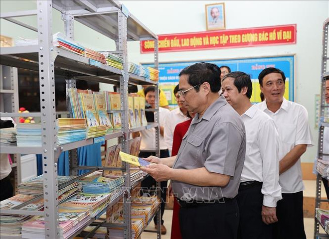 Le PM examine les préparatifs de la nouvelle année scolaire à Phu Tho ảnh 2 Le PM examine les préparatifs de la nouvelle année scolaire à Phu Tho ảnh 2