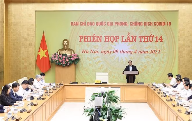 Le Premier ministre Pham Minh Chinh demande de rester vigilant face au COVID-19 ảnh 1