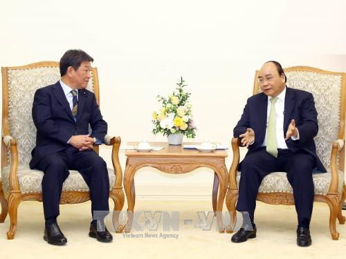 Le PM Nguyen Xuan Phuc reçoit le ministre japonais de la de la Revitalisation économique ảnh 1 Le PM Nguyen Xuan Phuc reçoit le ministre japonais de la de la Revitalisation économique ảnh 1