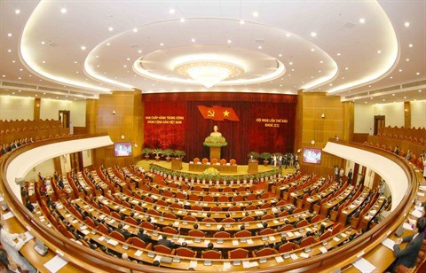 Le leader du PCV signe la promulgation de trois résolutions adoptées par le 6e Plénum ảnh 2