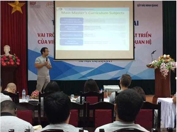 Les anciens étudiants ont un rôle à jouer pour tisser des liens avec le marché ảnh 1 Les anciens étudiants ont un rôle à jouer pour tisser des liens avec le marché ảnh 1