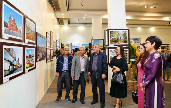 Ouverture de l'exposition de photos "Cet endroit, c'est la Russie" ảnh 1 Ouverture de l'exposition de photos "Cet endroit, c'est la Russie" ảnh 1