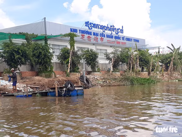 Le Vietnam et le Cambodge discutent de la modernisation de postes frontaliers ảnh 1 Le Vietnam et le Cambodge discutent de la modernisation de postes frontaliers ảnh 1
