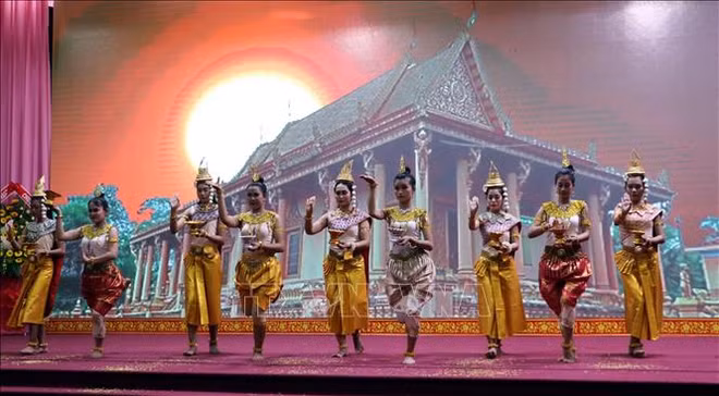 Célébration de la fête Chol Chnam Thmay dans plusieurs localités ảnh 1