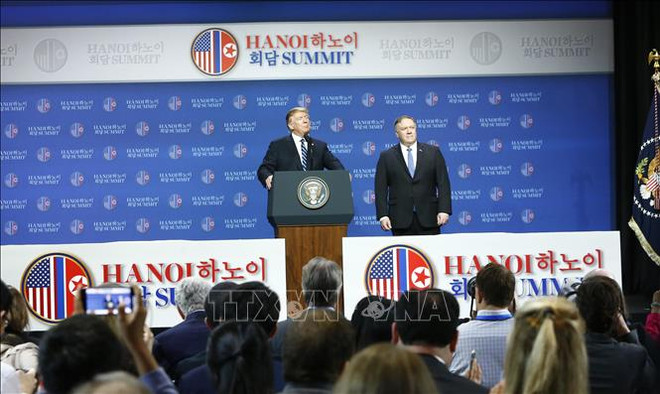 Le président américain Donald Trump organise une conférence de presse à l'hôtel JW Marriott ảnh 1 Le président américain Donald Trump organise une conférence de presse à l'hôtel JW Marriott ảnh 1