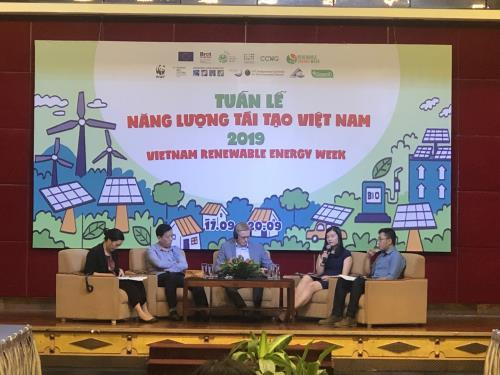 Colloque sur la finance verte pour les énergies renouvelables dans l'industrie ảnh 1 Colloque sur la finance verte pour les énergies renouvelables dans l'industrie ảnh 1