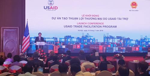 Lancement du projet de facilitation du commerce financé par l'USAID ảnh 1