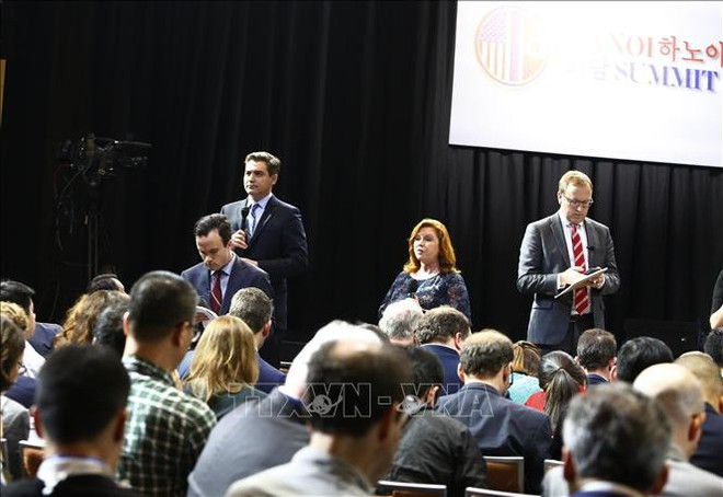 Le président américain Donald Trump organise une conférence de presse à l'hôtel JW Marriott ảnh 3 Le président américain Donald Trump organise une conférence de presse à l'hôtel JW Marriott ảnh 3