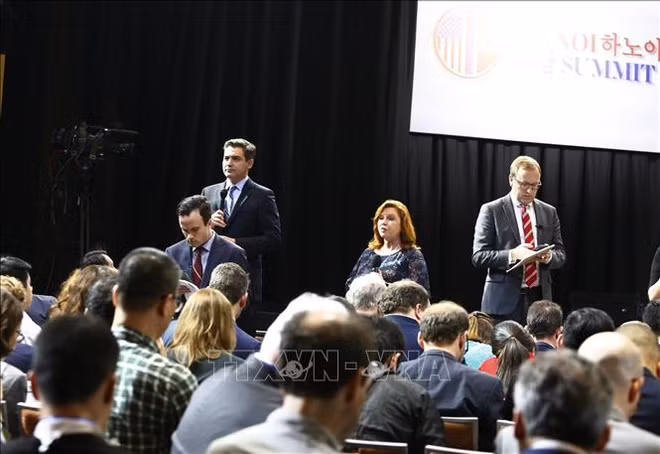 Le président américain Donald Trump organise une conférence de presse à l'hôtel JW Marriott ảnh 3 Le président américain Donald Trump organise une conférence de presse à l'hôtel JW Marriott ảnh 3