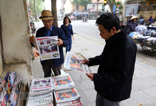 Les Hanoïens suivent de près le 2e Sommet RPDC-États-Unis ảnh 4