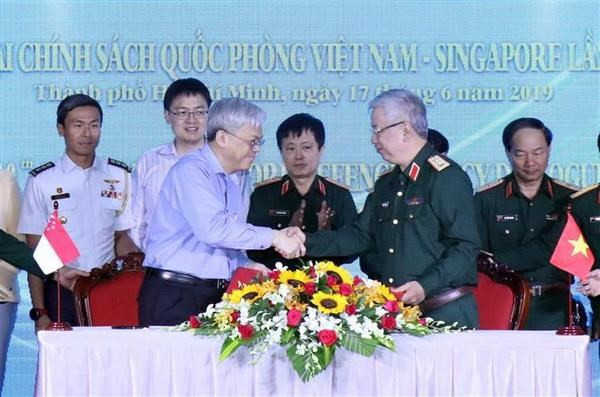 Le Vietnam et Singapour renforcent leur coopération dans la défense ảnh 1 Le Vietnam et Singapour renforcent leur coopération dans la défense ảnh 1