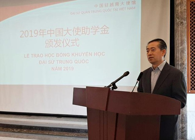 L'ambassade de Chine remet des bourses d'étude aux élèves de Bac Giang et Thai Nguyen ảnh 1 L'ambassade de Chine remet des bourses d'étude aux élèves de Bac Giang et Thai Nguyen ảnh 1