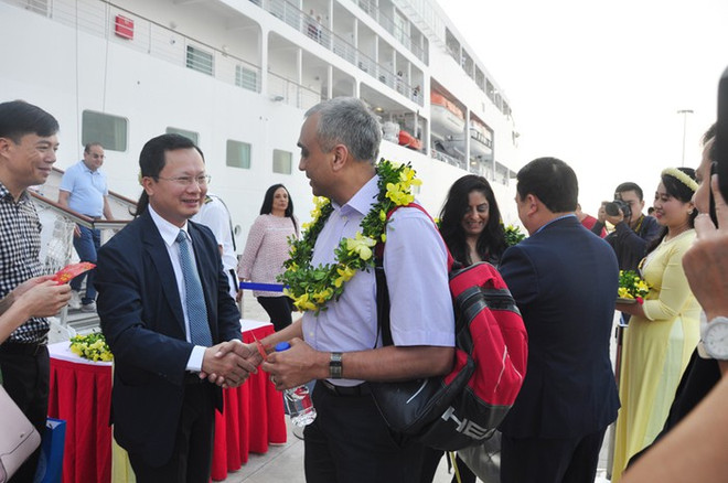 Le port international d'Ha Long accueille une croisière six étoiles ảnh 1 Le port international d'Ha Long accueille une croisière six étoiles ảnh 1