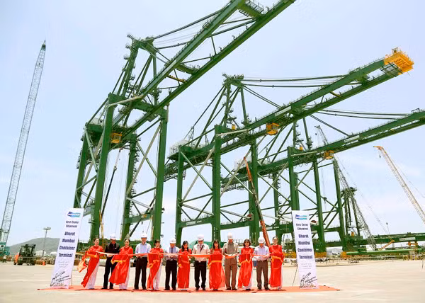Doosan Vina exporte trois grues "made in Vietnam" en Inde ảnh 1
