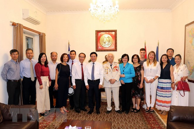 Le vice-Premier ministre Pham Binh Minh rend visite à l'ambassade du Vietnam en Grèce ảnh 1 Le vice-Premier ministre Pham Binh Minh rend visite à l'ambassade du Vietnam en Grèce ảnh 1