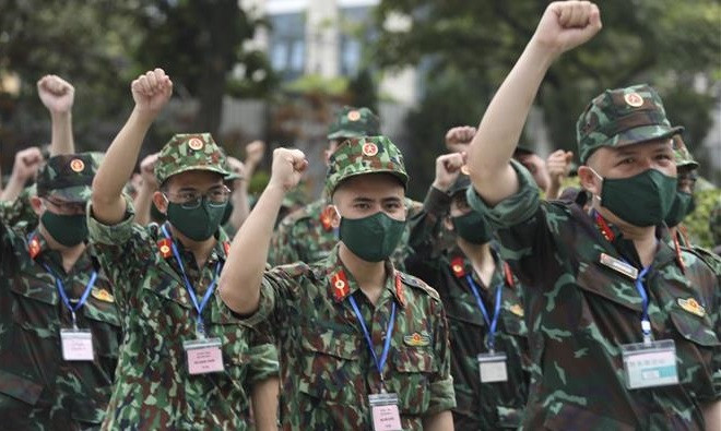 Davantage de personnel médical mobilisé au Sud du Vietnam pour lutter contre le COVID-19 ảnh 1