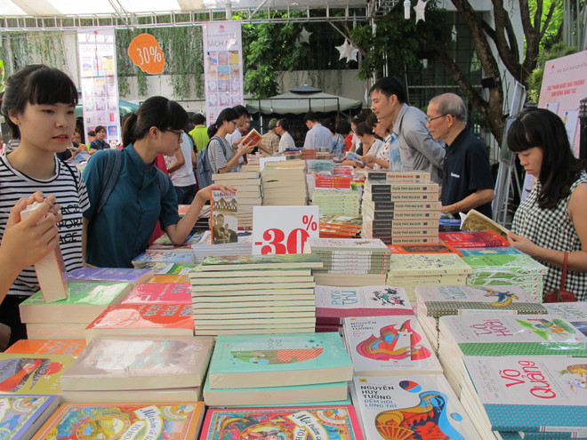 Foire du livre d'automne 2017 à Hanoï ảnh 1 Foire du livre d'automne 2017 à Hanoï ảnh 1