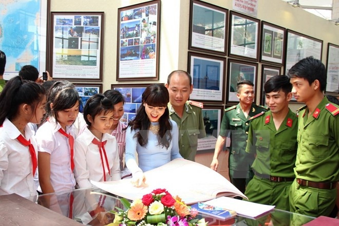 Exposition sur les archipels de Hoàng Sa et Truong Sa à Khanh Hoa ảnh 1 Exposition sur les archipels de Hoàng Sa et Truong Sa à Khanh Hoa ảnh 1