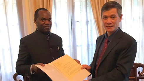 Un citoyen ougandais nommé consul d'honneur du Vietnam ảnh 1 Un citoyen ougandais nommé consul d'honneur du Vietnam ảnh 1