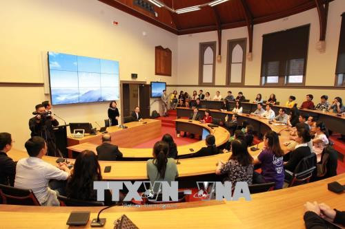 La vice-présidente Dang Thi Ngoc Thinh visite l’Université RMIT en Australie ảnh 1 La vice-présidente Dang Thi Ngoc Thinh visite l’Université RMIT en Australie ảnh 1