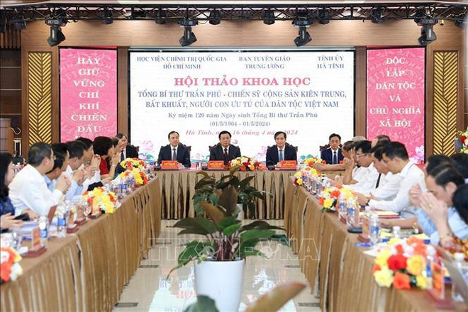 Un symposium souligne la vie et l’oeuvre du premier secrétaire général du PCV ảnh 1 Un symposium souligne la vie et l’oeuvre du premier secrétaire général du PCV ảnh 1