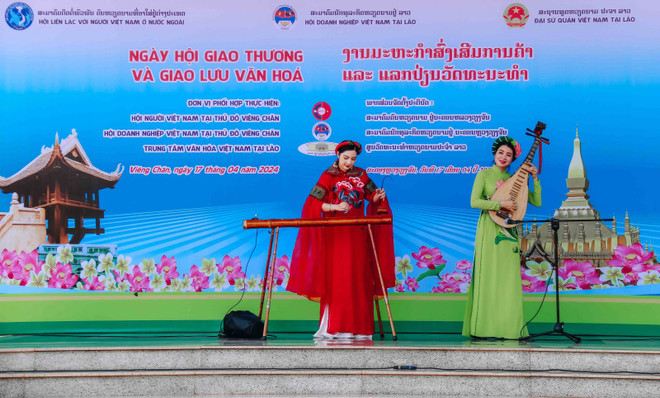 Programme d’échange culturel et de connectivité commerciale Vietnam-Laos ảnh 1