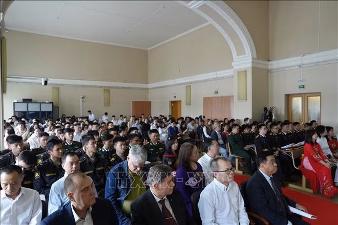 Les ressortissants vietnamiens commémorent les rois Hung ảnh 2