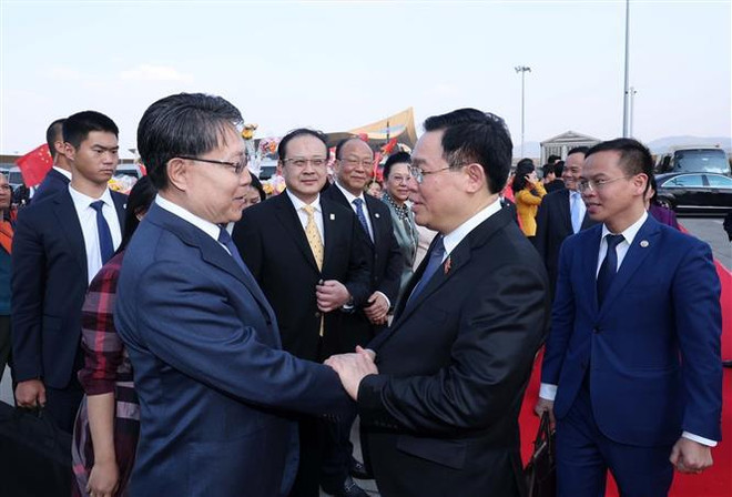 Le président de l’AN Vuong Dinh Huê termine sa visite officielle en Chine ảnh 1
