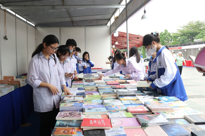 Développement de la lecture au sein de la communauté avec la Journée du livre ảnh 1 Développement de la lecture au sein de la communauté avec la Journée du livre ảnh 1