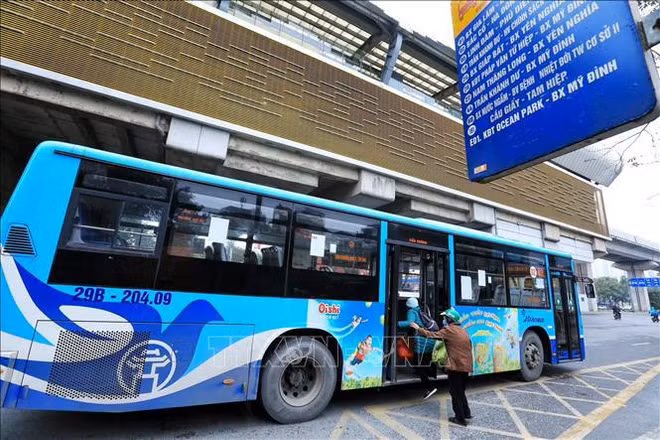 Hanoi améliore ses transports publics par l’e-ticket ảnh 1