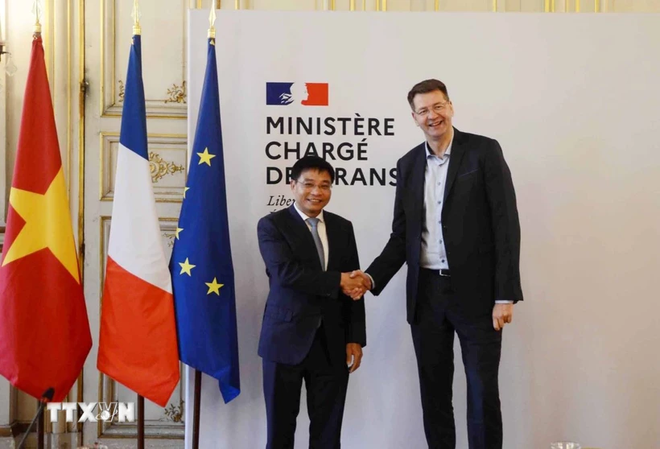 Le Vietnam et la France renforcent leur coopération dans les transports ảnh 1 Le Vietnam et la France renforcent leur coopération dans les transports ảnh 1