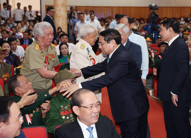 Le PM rencontre des combattants participant directement à la campagne de Diên Biên Phu ảnh 1 Le PM rencontre des combattants participant directement à la campagne de Diên Biên Phu ảnh 1