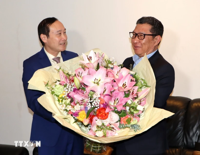 Félicitation des ambassades du Laos en Belgique et à Cuba à l'occasion du Nouvel An du Laos ảnh 1 Félicitation des ambassades du Laos en Belgique et à Cuba à l'occasion du Nouvel An du Laos ảnh 1