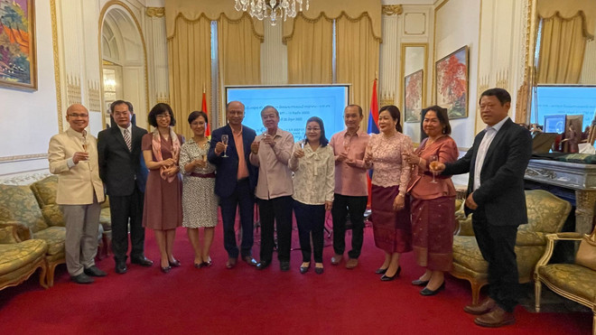 Échange culturel entre le Vietnam et le Laos en France ảnh 1 Échange culturel entre le Vietnam et le Laos en France ảnh 1