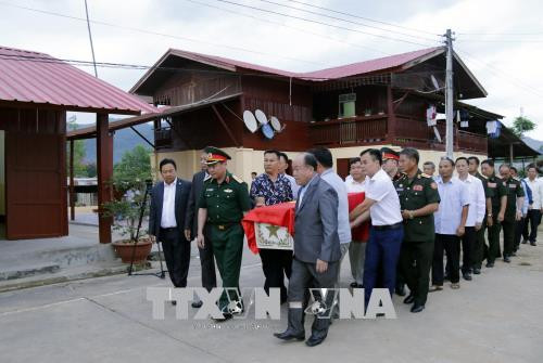 Cérémonie de rapatriement des restes de soldats vietnamiens tombés au Laos ảnh 1 Cérémonie de rapatriement des restes de soldats vietnamiens tombés au Laos ảnh 1