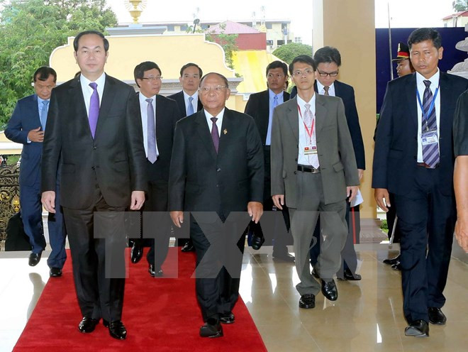 Le président du Vietnam rencontre des dirigeants cambodgiens ảnh 2 Le président du Vietnam rencontre des dirigeants cambodgiens ảnh 2