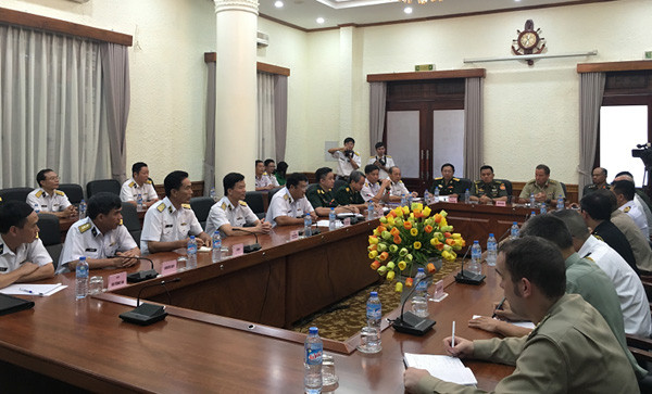 Des attachés militaires étrangers visitent le commandement de la Marine du Vietnam ảnh 1 Des attachés militaires étrangers visitent le commandement de la Marine du Vietnam ảnh 1