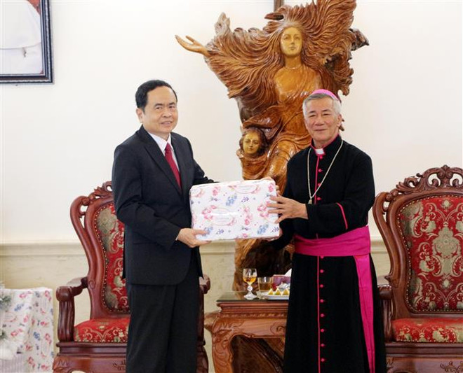Le président du FPV formule ses vœux de Noël à Nghê An et Thai Binh ảnh 1 Le président du FPV formule ses vœux de Noël à Nghê An et Thai Binh ảnh 1