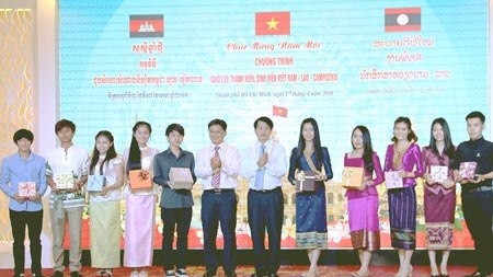 Échanges entre les jeunes des trois pays indochinois à Ho Chi Minh-Ville ảnh 1 Échanges entre les jeunes des trois pays indochinois à Ho Chi Minh-Ville ảnh 1