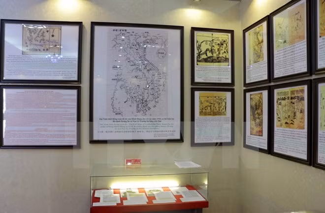 Exposition sur les archipels vietnamiens de Hoàng Sa et de Truong Sa à Hoa Binh ảnh 1 Exposition sur les archipels vietnamiens de Hoàng Sa et de Truong Sa à Hoa Binh ảnh 1