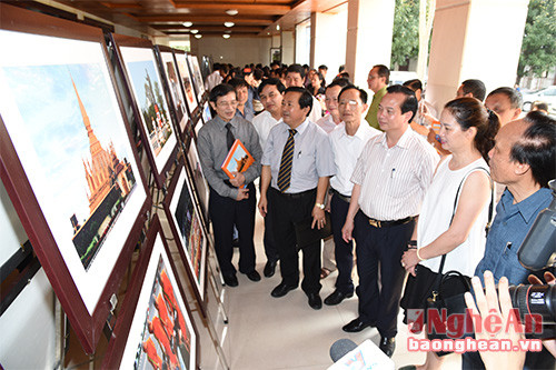 Exposition photographique « Le Laos – Un beau pays » à Nghe An ảnh 1 Exposition photographique « Le Laos – Un beau pays » à Nghe An ảnh 1