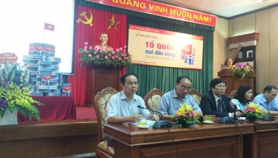 Parution d’un livre sur la Patrie dans les zones maritimes et insulaires à travers la presse ảnh 1 Parution d’un livre sur la Patrie dans les zones maritimes et insulaires à travers la presse ảnh 1